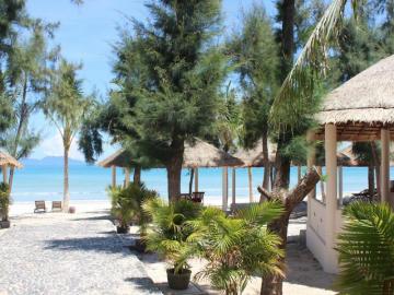 GM Doc Let Beach Resort & spa